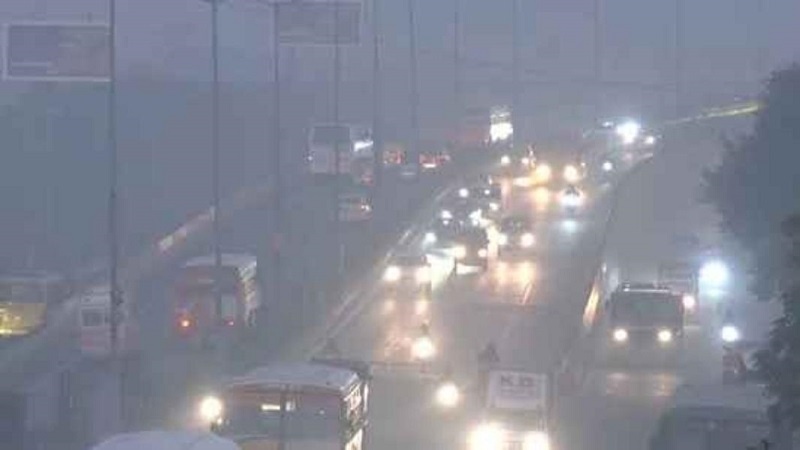 ہندوستان، دہلی میں فضائی آلودگی: آنکھوں میں جلن سانسوں میں ٹھہراؤ سا کیوں ہے!