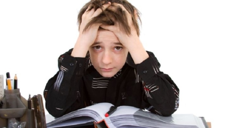 Lawaziya hînbûnê di zarokan da; dema ku fêrkariyên 'tenê bihîstinî' têrî nakin