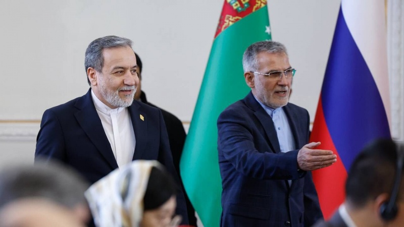 روسیې ته د ایران بهرنیو چارو د وزیر سفر 