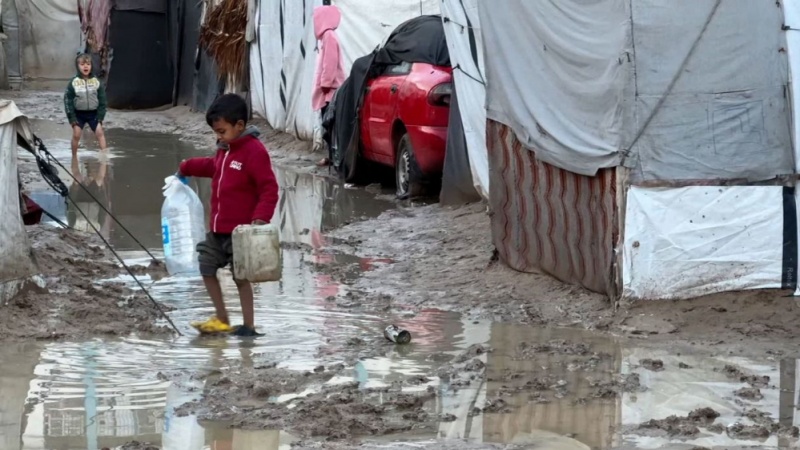 Qəzzədə 900 min qaçqın soyuq hava və sığınacaq çatışmazlığı ilə üz-üzədir