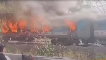ہندوستان: ایک اور ٹرین حادثہ، چلتی ٹرین میں لگی آگ، ایک کی موت