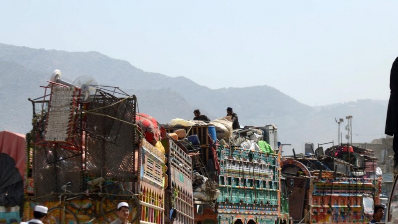 خواست تاجران افغان برای بازگشایی مسیر های تجاری با پاکستان 