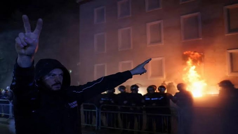 البانیہ کے مختلف علاقوں میں حکومت مخالف مظاہرے، وزیر اعظم کے دفتر پر پیٹرول بموں سے حملہ