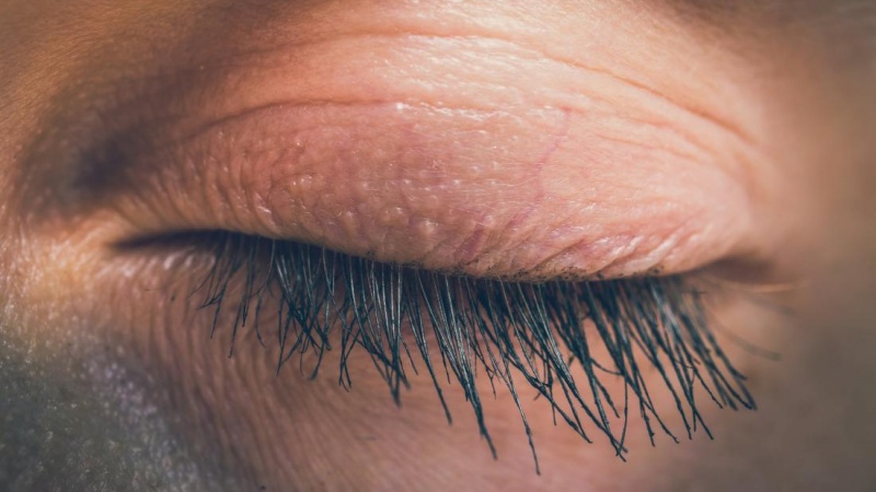 پلک جھپکنے کی عادت کے پیچھے چھپی دلچسپ حقیقت