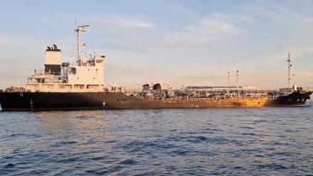 Sekinandina gemîya hilgirê 4 milyon Lître ardûya qaçax li Kendava Farsê