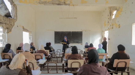 صیہونی بربریت کے درمیان فلسطینی طلبہ کلاسوں میں لوٹے 