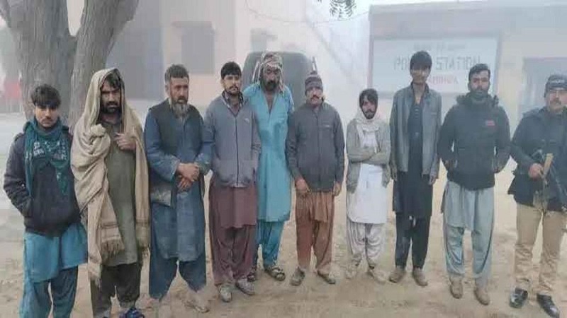 پاکستان: ضلع گھوٹکی میں بس کے اغوا کے بعد پولیس اور رینجرز کی کارروائی، 10 افراد بازیاب