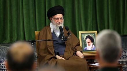 ڕابەری شۆڕش: لاوانی ئێمە گەلێک باشن و دەبێ بەهاکانی بەرەڤانی پیرۆزیان بۆ روون کرێتەوە