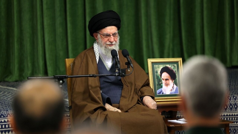 ڕابەری شۆڕش: لاوانی ئێمە گەلێک باشن و دەبێ بەهاکانی بەرەڤانی پیرۆزیان بۆ روون کرێتەوە