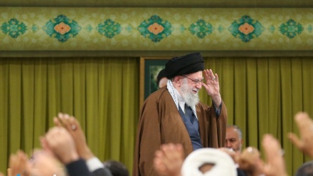 دیداری هەزاران مەداحی ئالوبەیت(س) لەگەڵ ڕێبەری شۆڕش