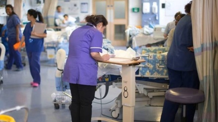 رەگەزپەرستی لە ئینگلیز، هۆکاری هەڵاتنی پەرستارانی بیانییە