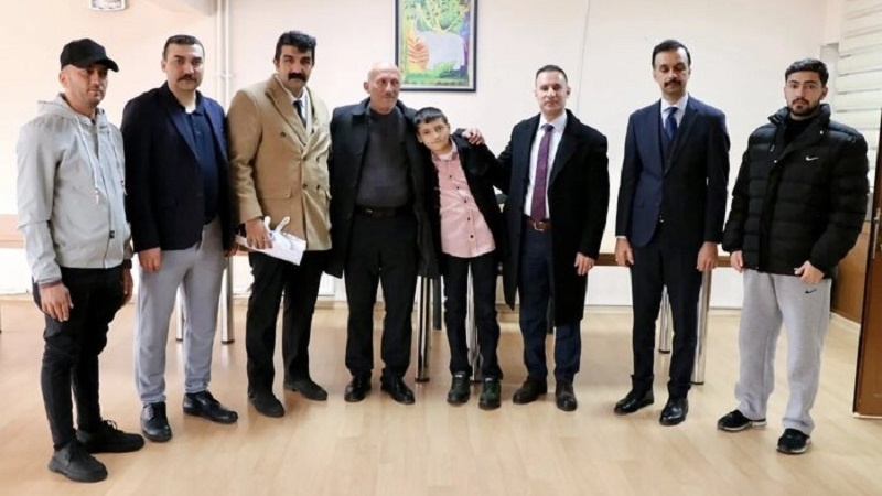 حیرت انگيز، دہشت گرد داعش کے ہاتھوں اغوا عراقی لڑکا 11 سال بعد گھر واپس آیا، عراق کی تنہائی میں اکیلا مددگار ملک کون تھا ؟