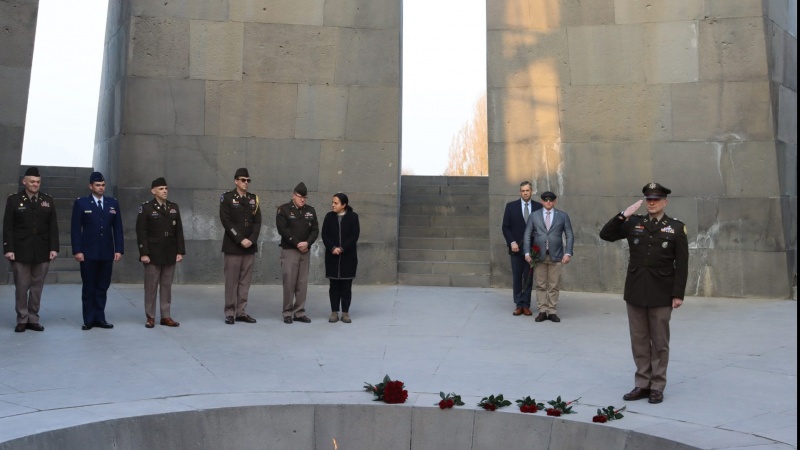 Amerikalı general “erməni soyqırımı” abidəsini ziyarət etdi