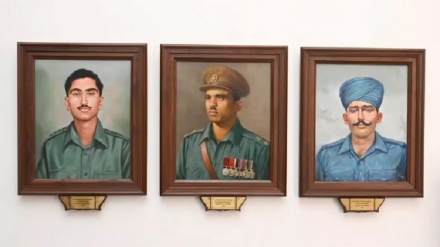 ہندوستان:  مودی کے حکم پر صدارتی محل سے برطانوی فوجی افسران کی تصاویر ہٹادی گئی 