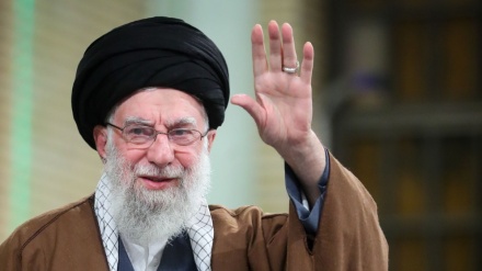 دیداری ژمارێک لە ژنان و پیاوانی ئێرانی لەگەڵ ڕێبەری شۆڕشی ئیسلامی