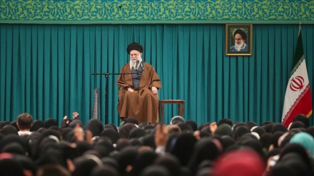 Hevdîtina bi hezaran keç u jinan bi rêberê Şoreşa Islamî ra