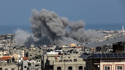 سوپای رژیمی زایۆنی باڵەخانە نیشتەجێبووەکانی باشوری شاری غەززە دەتەقێنێتەوە