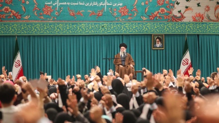 دیداری هەزاران کەس لە ژنان و کچان لەگەڵ ڕێبەری شۆڕش