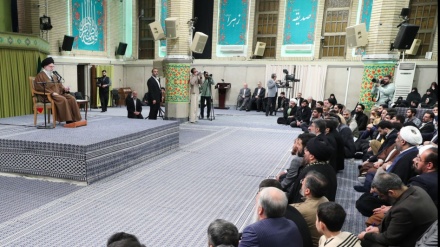 امام خمینی امام بارگاہ میں جشن ولادت دختر رسول ، رہبر انقلاب اسلامی نے بھی شرکت کی