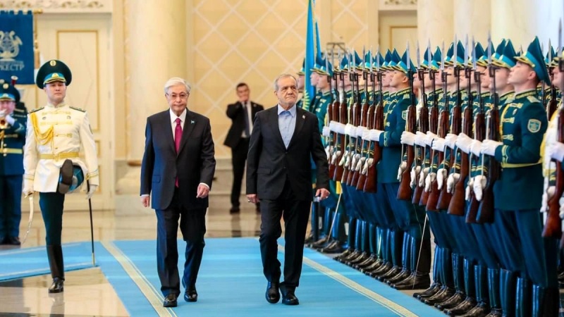 استقبال رسمی رئیس جمهور قزاقستان از رئیس جمهور ایران