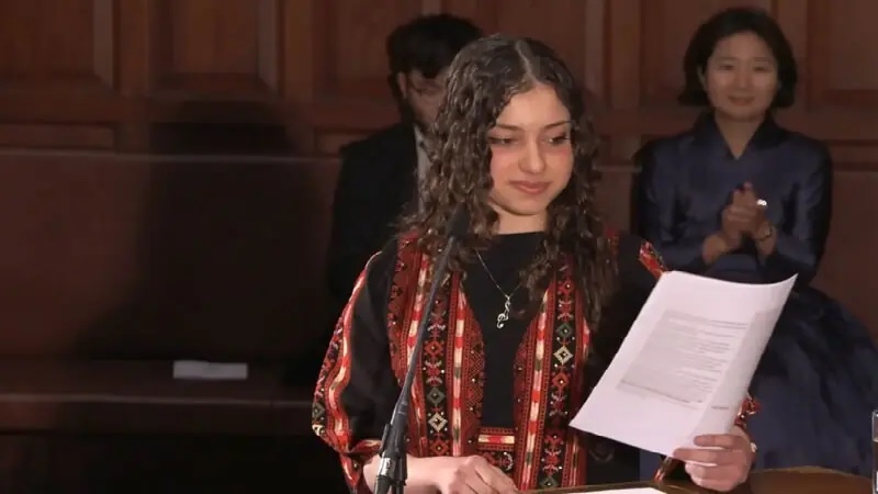 آکسفورڈ کی تاریخ میں نیا باب، یونیورسٹی کی صدارت اب ایک فلسطینی طالبہ کے ہاتھ، علم و جدوجہد کا سنگم