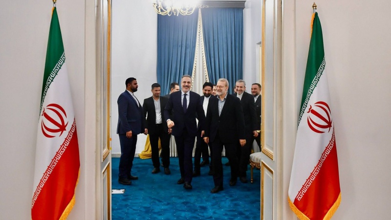 د ایران ولسمشر مسعود پزشکیان د ترکیې د بهرنیو چارو وزیر هاکان فیدان