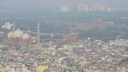 ہندوستان: دہلی میں آج بھی زہریلی آلودگی کی چادر اوڑھے صبح نمودار ہوئی، حد بصارت بھی کافی کم