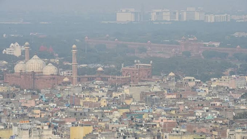 ہندوستان: دہلی میں آج بھی زہریلی آلودگی کی چادر اوڑھے صبح نمودار ہوئی، حد بصارت بھی کافی کم