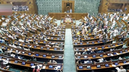 ہندوستان: پارلیمنٹ میں اپوزیشن کے احتجاج کے درمیان منریگا اسکیم کا نام بدلنے والا بِل منظور ہوگیا