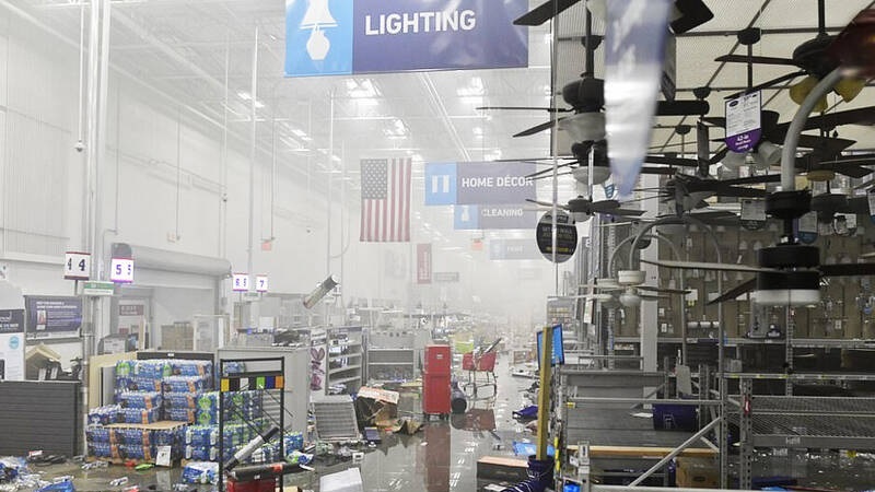 امریکہ میں طوفان فرن سے پہلے، اسٹور کے شیلف خالی