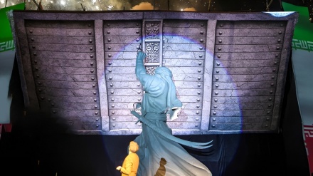 تہران میں فاتحِ خیبر کی عظیم الشان علامتی یادگار کی رونمایی، امام خمینی اسکوائر لاکھوں عاشقان علی (ع) کا اجتماع+ ویڈیوز