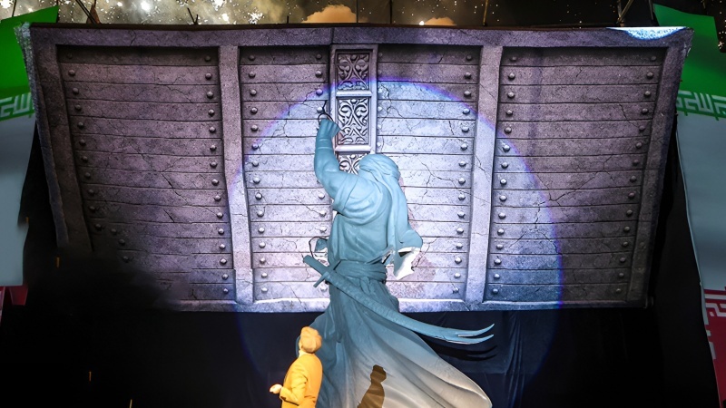 تہران میں فاتحِ خیبر کی عظیم الشان علامتی یادگار کی رونمایی، امام خمینی اسکوائر پر لاکھوں عاشقان علی (ع) کا اجتماع+ ویڈیوز