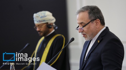 عمان کے وزير خارجہ کا دورہ تہران ، مشترکہ کانفرنس میں باہمی تعلقات میں فروغ پر زور 