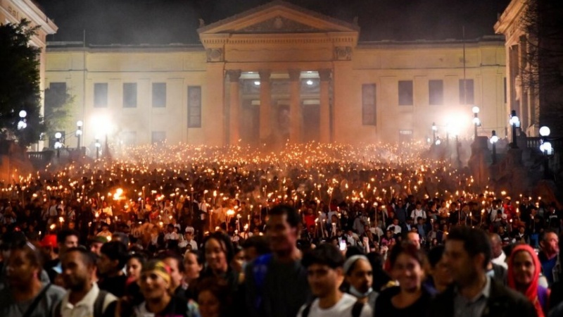 ڕێپێوانی ناڕازییانەی هەزاران کەس لە خەڵکی کوبا دژی هەڕەشەکانی ئەمریکا