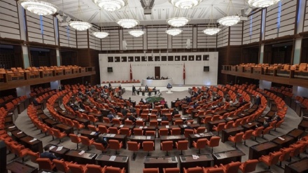 Daxwaza rakirina parêbendiya hevserokan û 16 parlamenterên DEM Partiyê