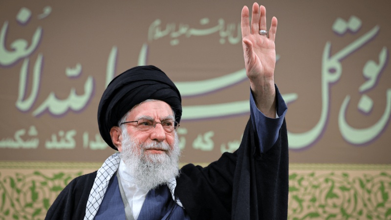 ڕێزگرتنی ڕابەری باڵای شۆڕش لە نەتەوەی گەورەی ئێران دوابەدوای ڕێپێوانی پڕشکۆی ئەمڕۆ