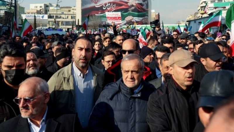 İran xalqı güclü iştirakı ilə düşmənlərin məşum planlarına sarsıdıcı cavab verdi