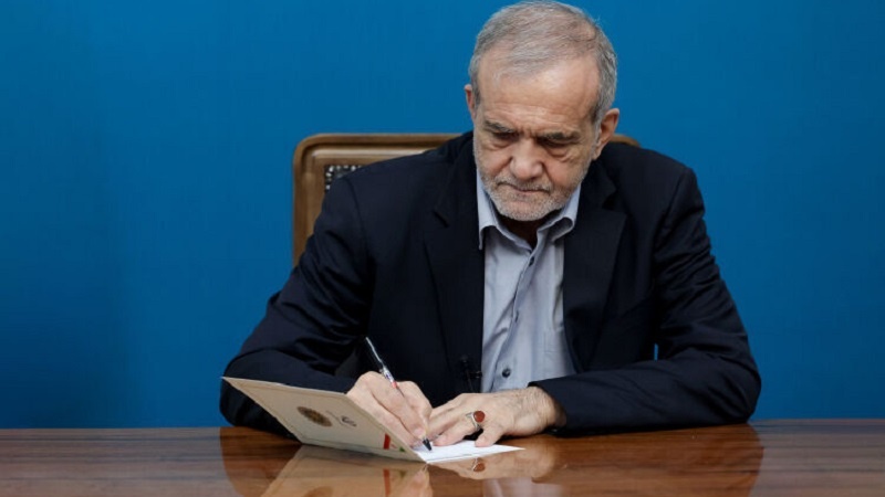 ریلیوں میں عوام کی عظیم الشان شرکت پر صدر مملکت کا پیغام : ایرانی عوام نے میدان میں مستحکم طریقے سے اتر کر دشمنوں کو منہ توڑ جواب دیا