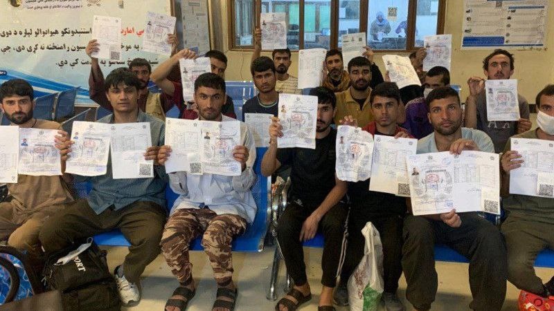 آزادی بیش از ۳۴۰ مهاجر افغان از زندان‌های پاکستان و بازگشت آنان به کشور