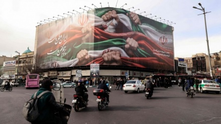 اگر مغرب کو ایرانی عوام کی فکر ہے تو پابندیاں ہٹوائے: ممتاز برطانوی اسکالر