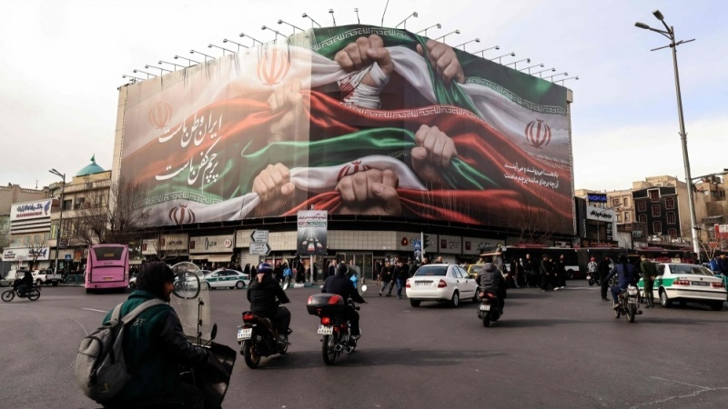 اگر مغرب کو ایرانی عوام کی فکر ہے تو پابندیاں ہٹوائے: ممتاز برطانوی اسکالر