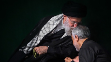 وێنەگەلێک لەشەهیدی ژێنێڕاڵ قاسمی سلێمانی لەتەنیشت ڕابەری شۆڕش