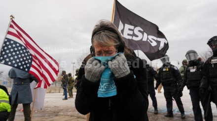 امریکا کے منی سوٹا میں ایک بار پھر مظاہرے، مظاہرین کے ساتھ پولیس کی بربریت