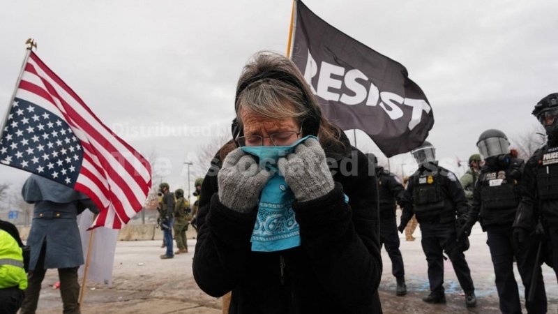 امریکا کے منی سوٹا میں ایک بار پھر مظاہرے، مظاہرین کے ساتھ پولیس کی بربریت