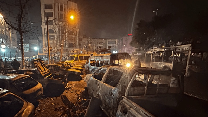 ایران میں بلوے ، دہشت گردوں نے مقدس شہر مشہد میں غیر معمولی ہنگامہ آرائی کی