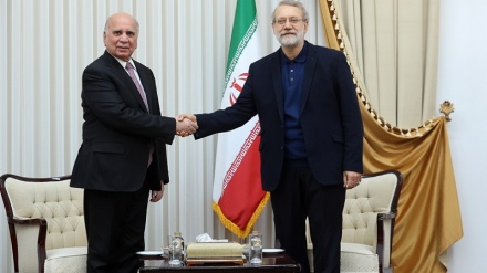 عراقی وزیر خارجہ اور ایران کی اعلیٰ قومی سلامتی کونسل کے سیکریٹری کے درمیان ملاقات، خطے کی تازہ ترین صورتِ حال پر تبادلۂ خیال