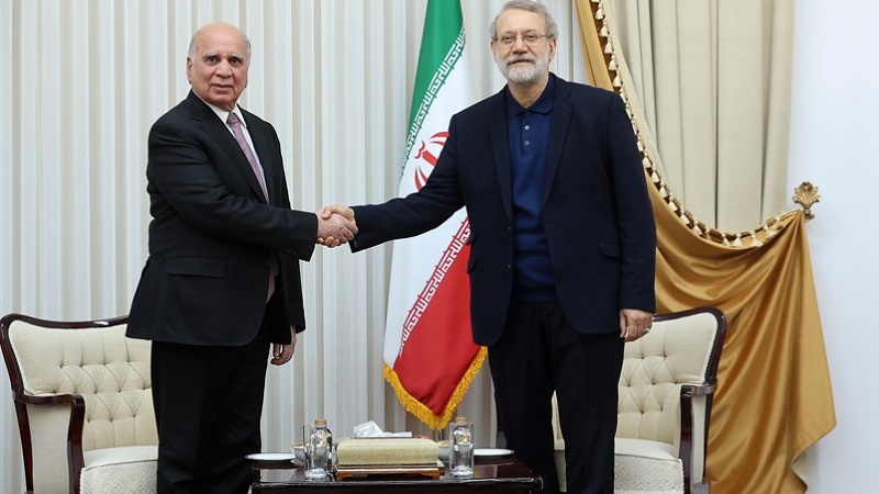 عراقی وزیر خارجہ اور ایران کی اعلیٰ قومی سلامتی کونسل کے سیکریٹری کے درمیان ملاقات، خطے کی تازہ ترین صورتِ حال پر تبادلۂ خیال