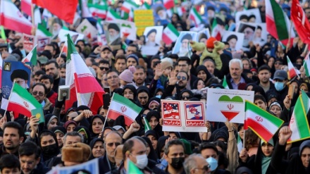 من گیان و خوێن و خێزانەکەم بۆ ئەم نیشتمانە دەبەخشم