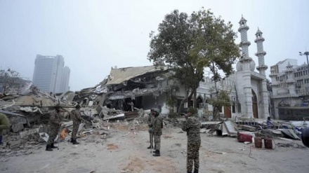 ہندوستان: دہلی کی ایک مسجد کے پاس بلڈوزر کارروائی، پتھراؤ میں 5 پولیس اہلکار زخمی