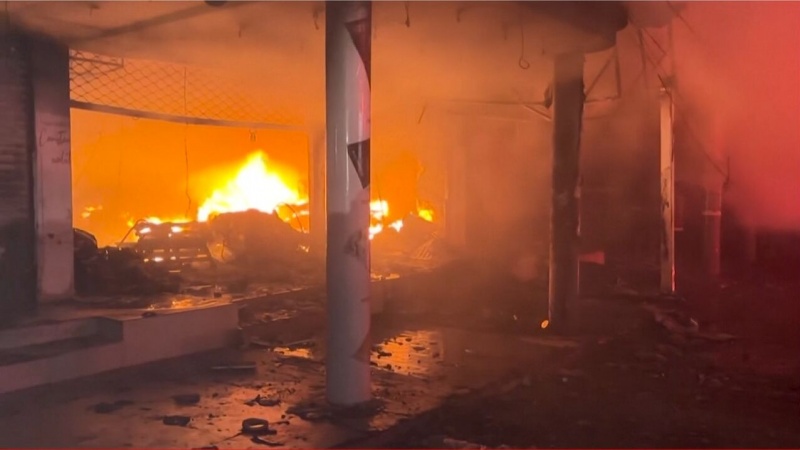 شش کشته براثر آتش‌ سوزی یک مرکز خرید در پاکستان 